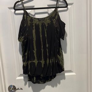 Rock & Republic Black and Green Women's cold shoulder tye dye Top sz L